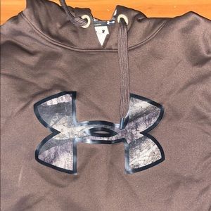 Under Armour sweatshirt